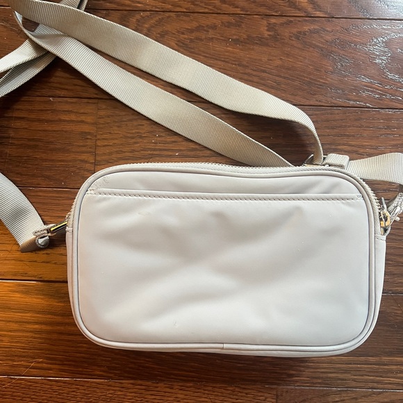 lululemon athletica gray silver crossbody shoulder bag with dual pockets - Picture 5 of 7